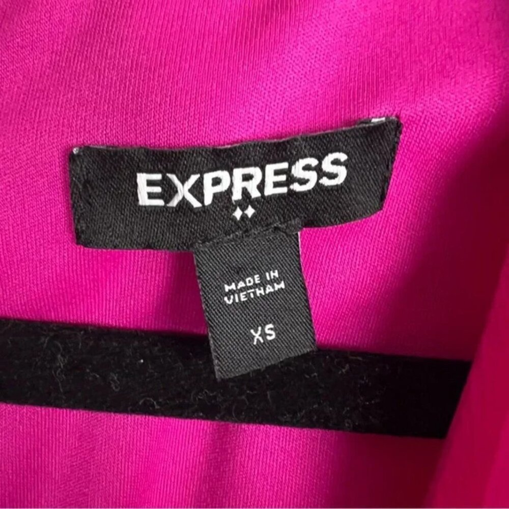 Express NWT Hot Pink Surplice Wrap Romper Long Sleeve Tie Waist Size XS - Picture 11 of 12